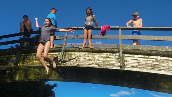 Hina jumping off the bridge, lake Rotorua. 2022
